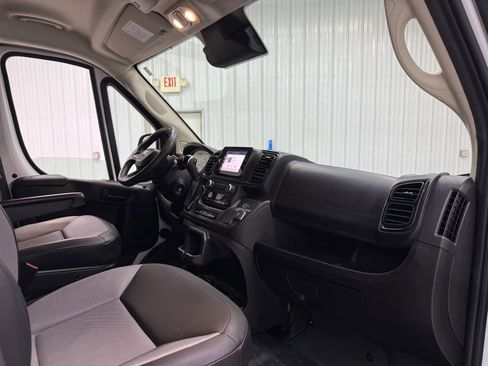 Used 2025 RAM ProMaster 2500 w/ Convenience Group FWD image 14