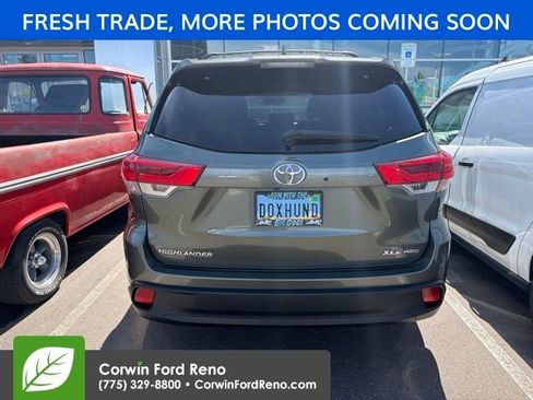 Used 2017 Toyota Highlander XLE AWD/4WD image 6