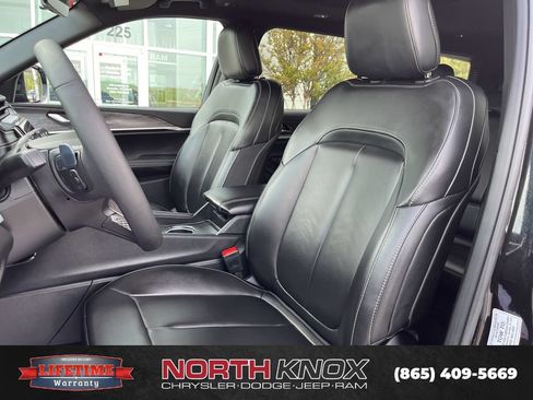 Used 2025 Jeep Grand Cherokee L Limited AWD/4WD image 5