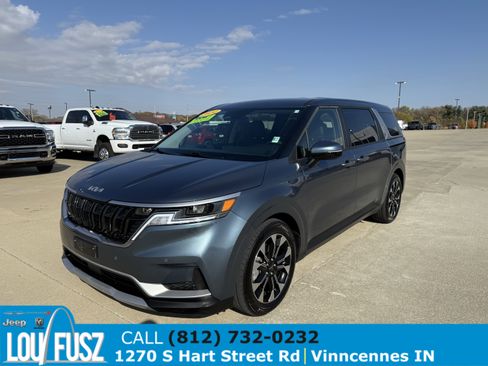 Used 2024 Kia Carnival EX image 4