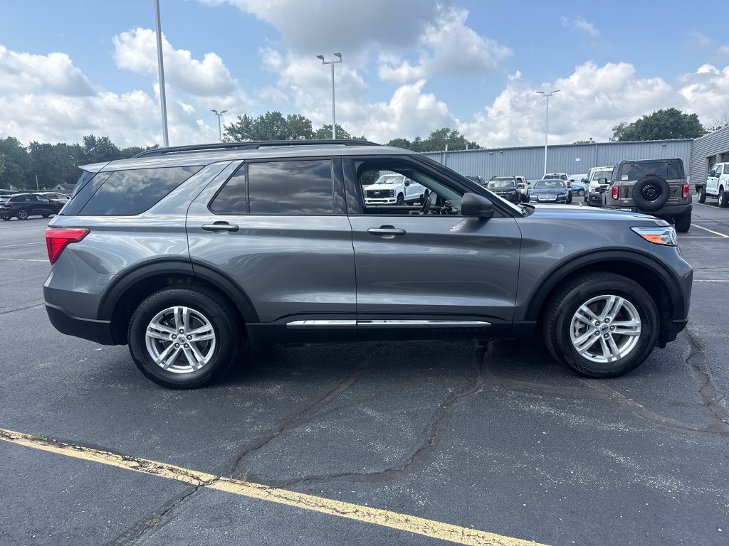 Used 2024 Ford Explorer XLT w/ Equipment Group 202A AWD/4WD image 6