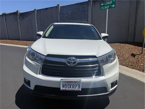Used 2015 Toyota Highlander XLE FWD image 8