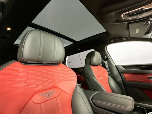 Certified 2024 Bentley Bentayga Extended Wheelbase AWD/4WD image 22