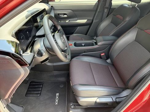 Certified 2025 Nissan Kicks SR FWD image 11