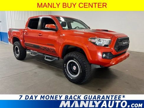 Used 2017 Toyota Tacoma TRD Sport w/ Tow Package AWD/4WD image 1