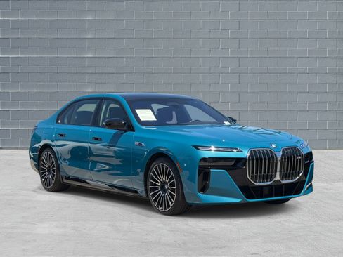 Used 2025 BMW i7 M70 AWD/4WD image 1