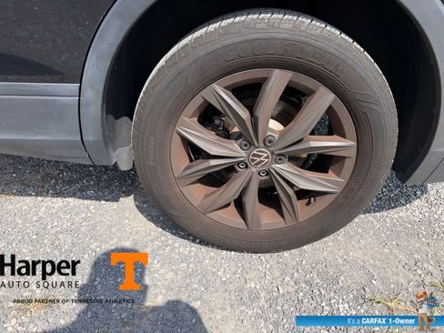 Used 2023 Volkswagen Tiguan SE w/ Panoramic Sunroof Package FWD image 21