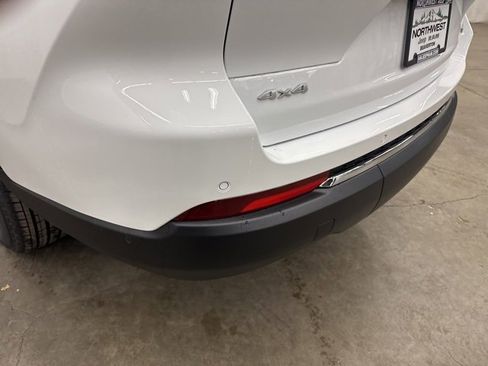 New 2025 Jeep Grand Cherokee L Laredo image 23