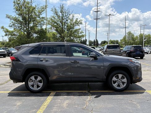 Used 2025 Toyota RAV4 XLE AWD/4WD image 9