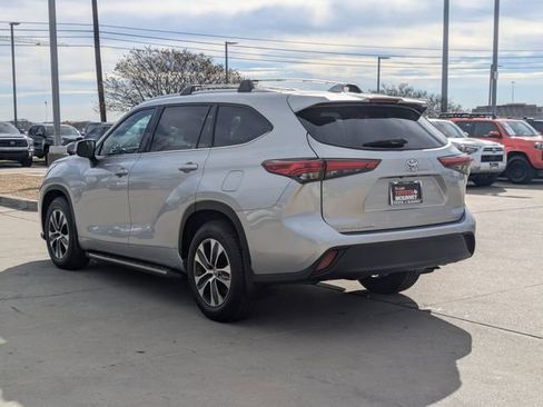 Used 2022 Toyota Highlander XLE image 8