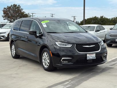 Used 2024 Chrysler Pacifica Touring-L
