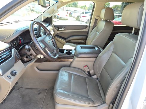 Used 2019 Chevrolet Suburban LT image 9