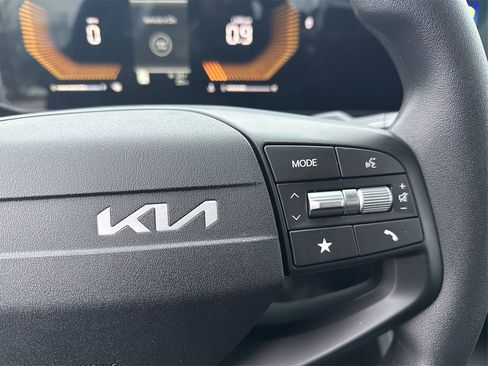 New 2025 Kia K4 LXS image 17