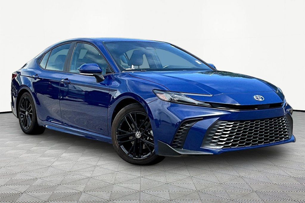 Used 2025 Toyota Camry SE FWD image 3