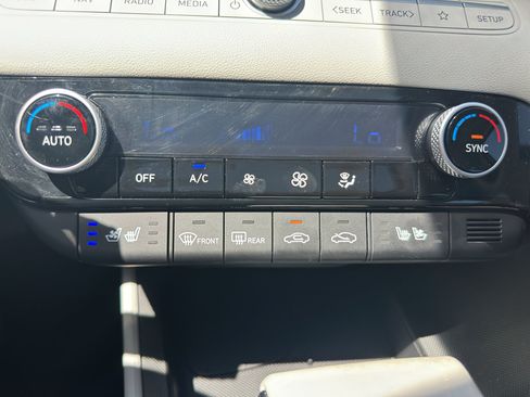 Used 2025 Hyundai Elantra Limited FWD image 23