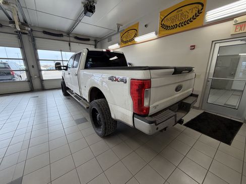 Used 2019 Ford F250 XLT w/ XLT Premium Package image 3