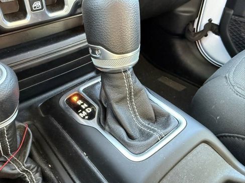 Used 2020 Jeep Gladiator Overland image 21