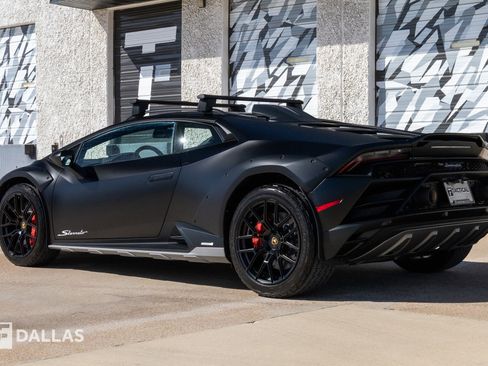 Used 2024 Lamborghini Huracan Sterrato image 10
