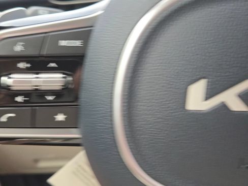 New 2026 Kia Carnival EX FWD image 24