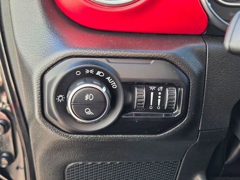 Used 2022 Jeep Gladiator Rubicon w/ Cold Weather Group image 17