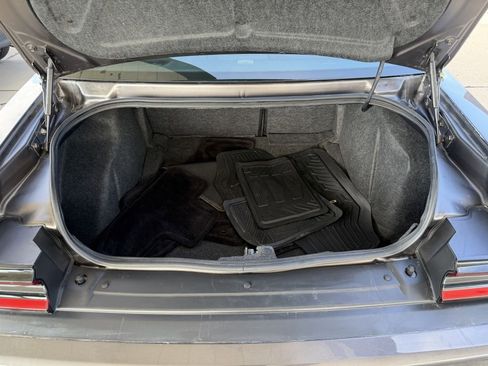 Used 2016 Dodge Challenger SXT image 9