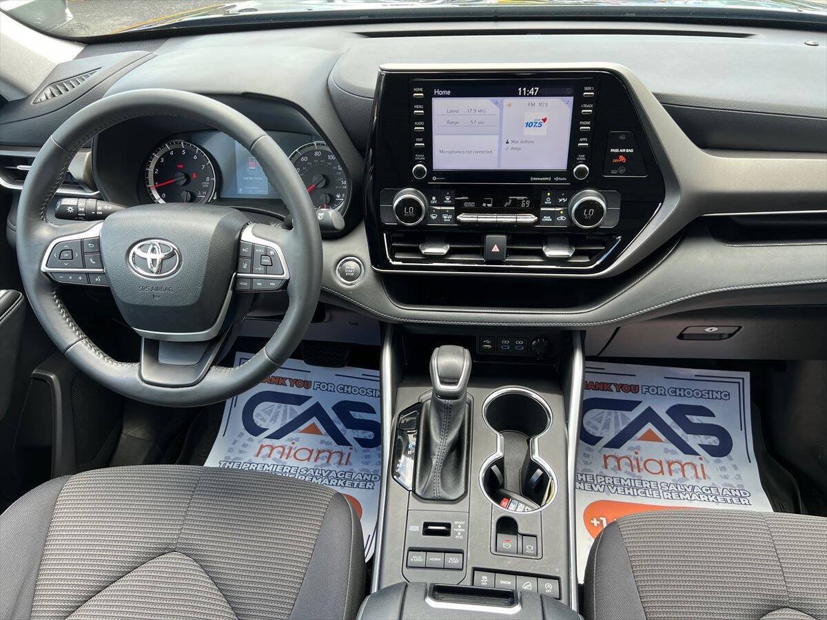 Used 2022 Toyota Highlander LE AWD/4WD image 11