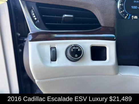 Used 2016 Cadillac Escalade ESV Luxury RWD image 36
