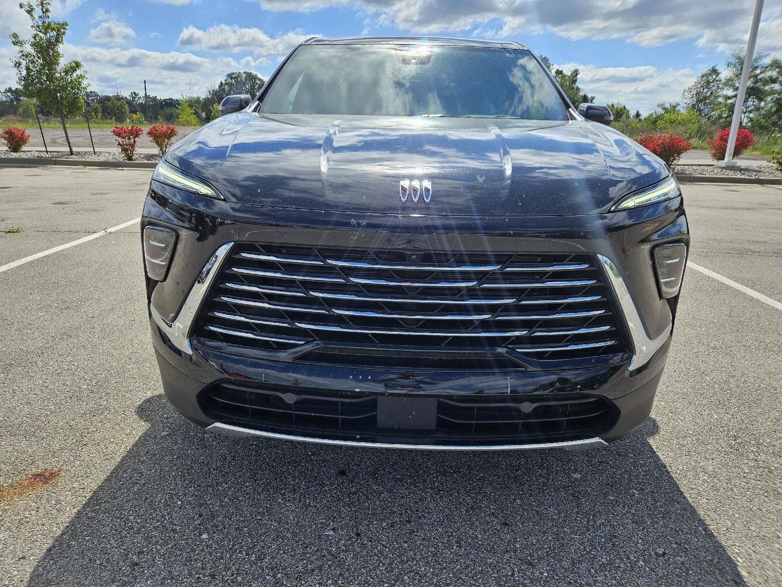 Used 2026 Buick Enclave Preferred AWD/4WD image 2