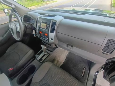 Used 2013 Nissan Frontier SV w/ SV Value Truck Pkg RWD image 39