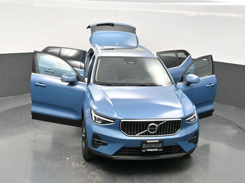 Used 2025 Volvo XC40 B5 Plus image 33