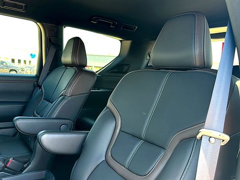 New 2026 Nissan Armada SL w/ Captain's Chari Seat Package AWD/4WD image 16