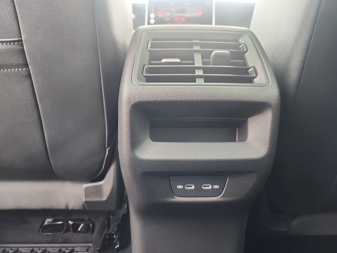 Used 2025 Volkswagen Tiguan SE image 29