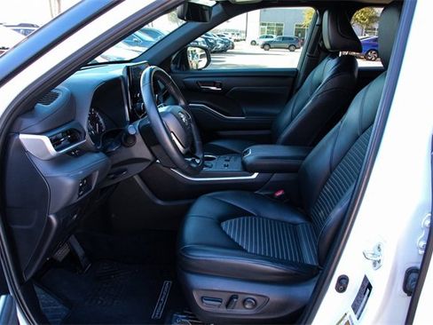 Used 2023 Toyota Highlander XSE image 10