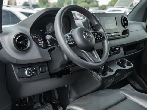 Used 2024 Mercedes-Benz Sprinter 2500 image 18
