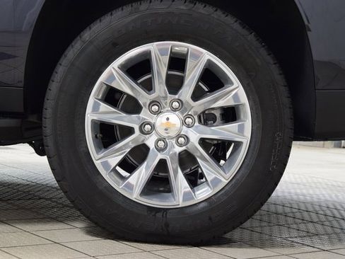 New 2025 Chevrolet Suburban Premier image 28