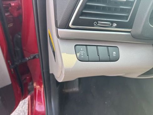 Used 2018 Hyundai Elantra SE FWD image 17