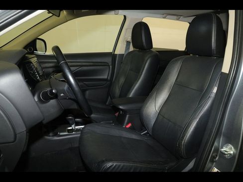 Used 2016 Mitsubishi Outlander SEL AWD/4WD image 2