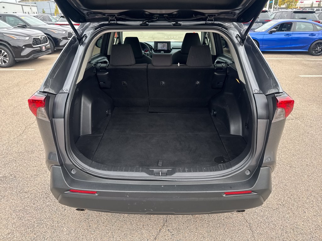 Used 2021 Toyota RAV4 LE AWD/4WD image 7