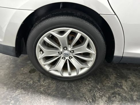 Used 2014 Ford Taurus Limited FWD image 5