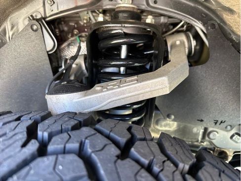 Used 2018 Toyota Tacoma TRD Off-Road w/ Technology Package image 14