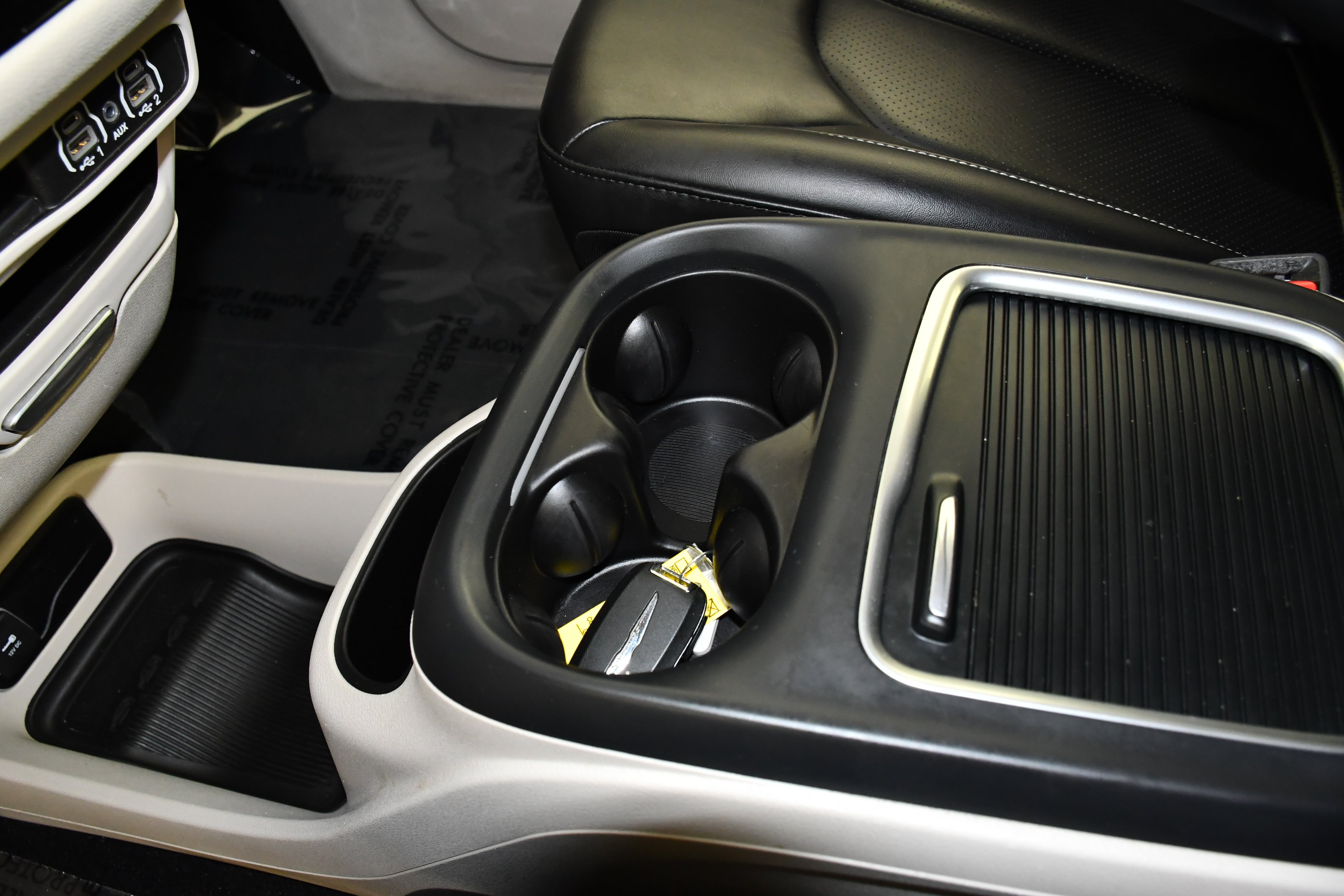 Used 2023 Chrysler Pacifica Touring-L FWD image 31