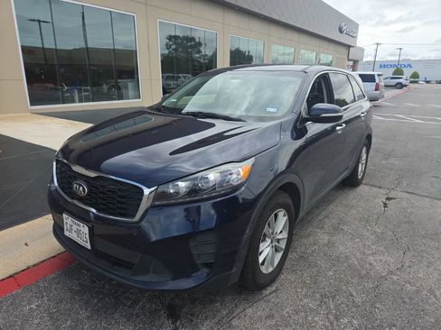 Used 2020 Kia Sorento LX FWD image 2