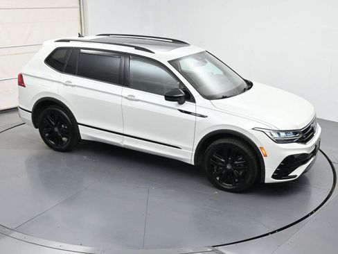 Certified 2022 Volkswagen Tiguan SE R-Line AWD/4WD image 39