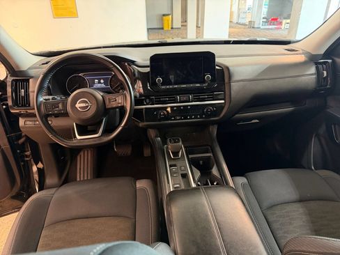 Used 2025 Nissan Pathfinder SV FWD image 35