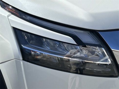 Used 2024 Nissan Pathfinder Platinum w/ Cargo Package image 9