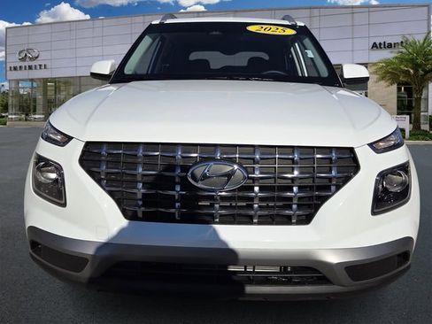 Used 2025 Hyundai Venue SEL image 3