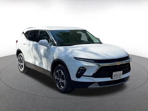 Used 2025 Chevrolet Blazer LT image 3