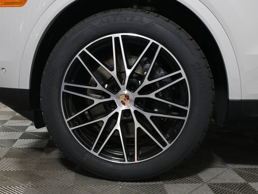 Used 2026 Porsche Cayenne AWD/4WD image 12