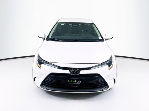 Used 2024 Toyota Corolla LE FWD image 2