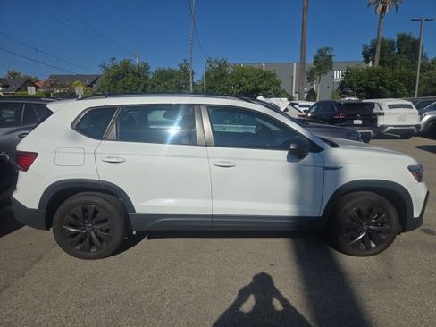 Used 2024 Volkswagen Taos S FWD image 1